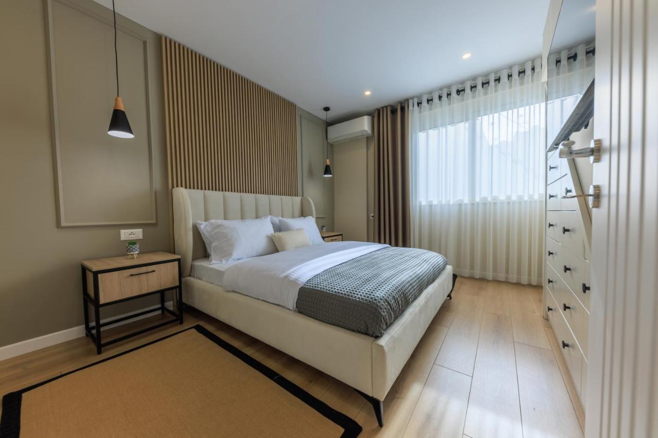 One-Bedroom Rooftop Skyline Central Hidden Gem In Tirana Exterior foto