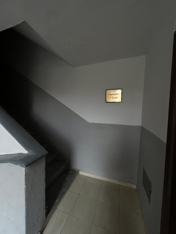 One-Bedroom Rooftop Skyline Central Hidden Gem In Tirana Exterior foto