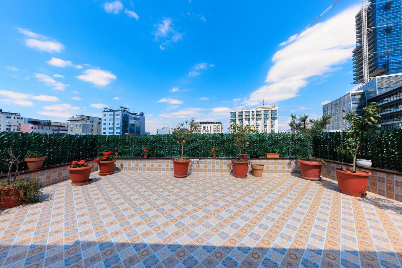 One-Bedroom Rooftop Skyline Central Hidden Gem In Tirana Exterior foto